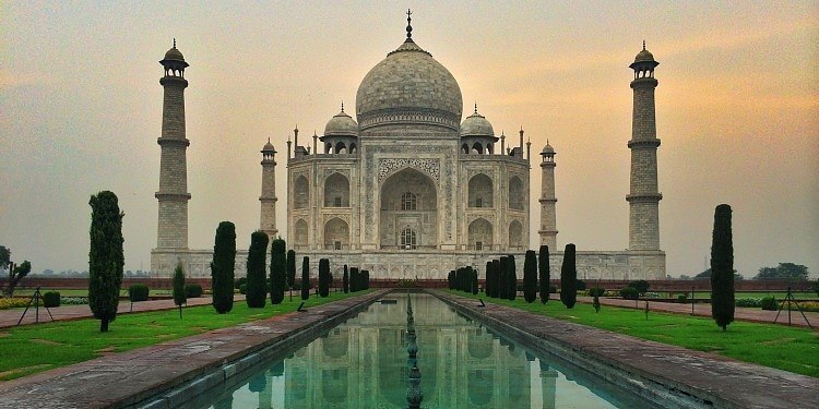 How much does it cost to travel to India